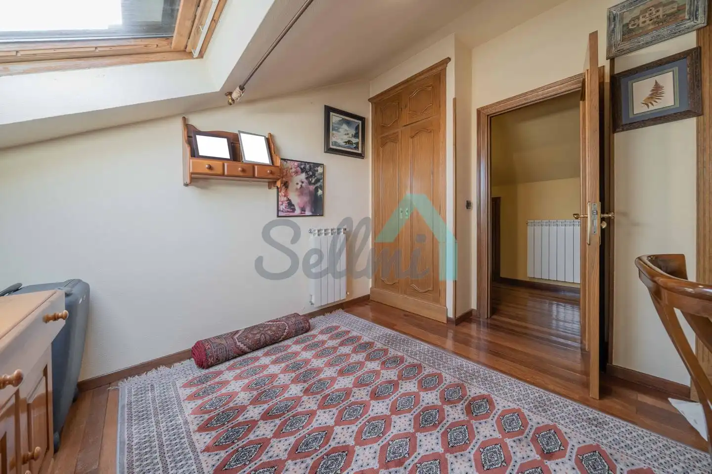 Dormitori de Casa o xalet en venda en Oviedo  amb Calefacció, Jardí privat i Parquet