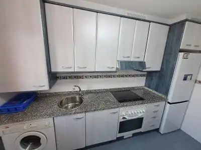 Küche von Wohnung zur Miete in Oviedo  mit Parkett und Möbliert