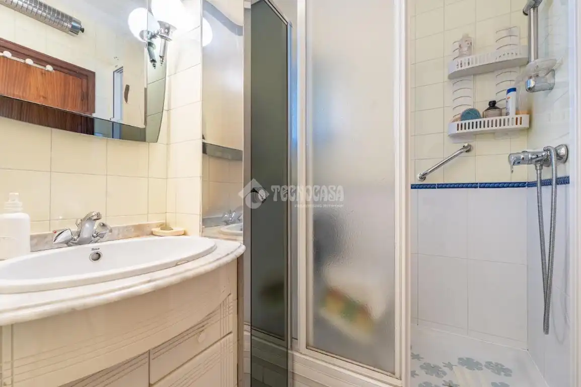 Bathroom of Flat for sale in Madrid  with Terrace