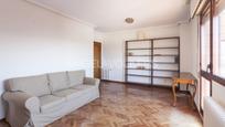Living room of Flat for sale in  Madrid Capital  with Air Conditioner, Terrace and Swimming Pool