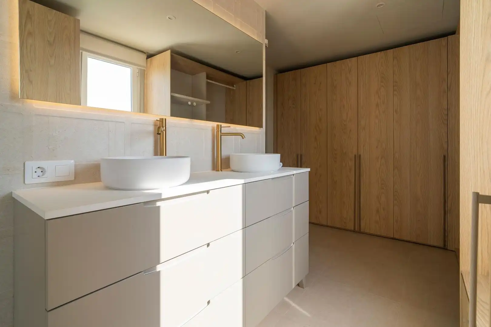 Bathroom of Attic for rent in Valencia  with Air Conditioner, Heating and Terrace