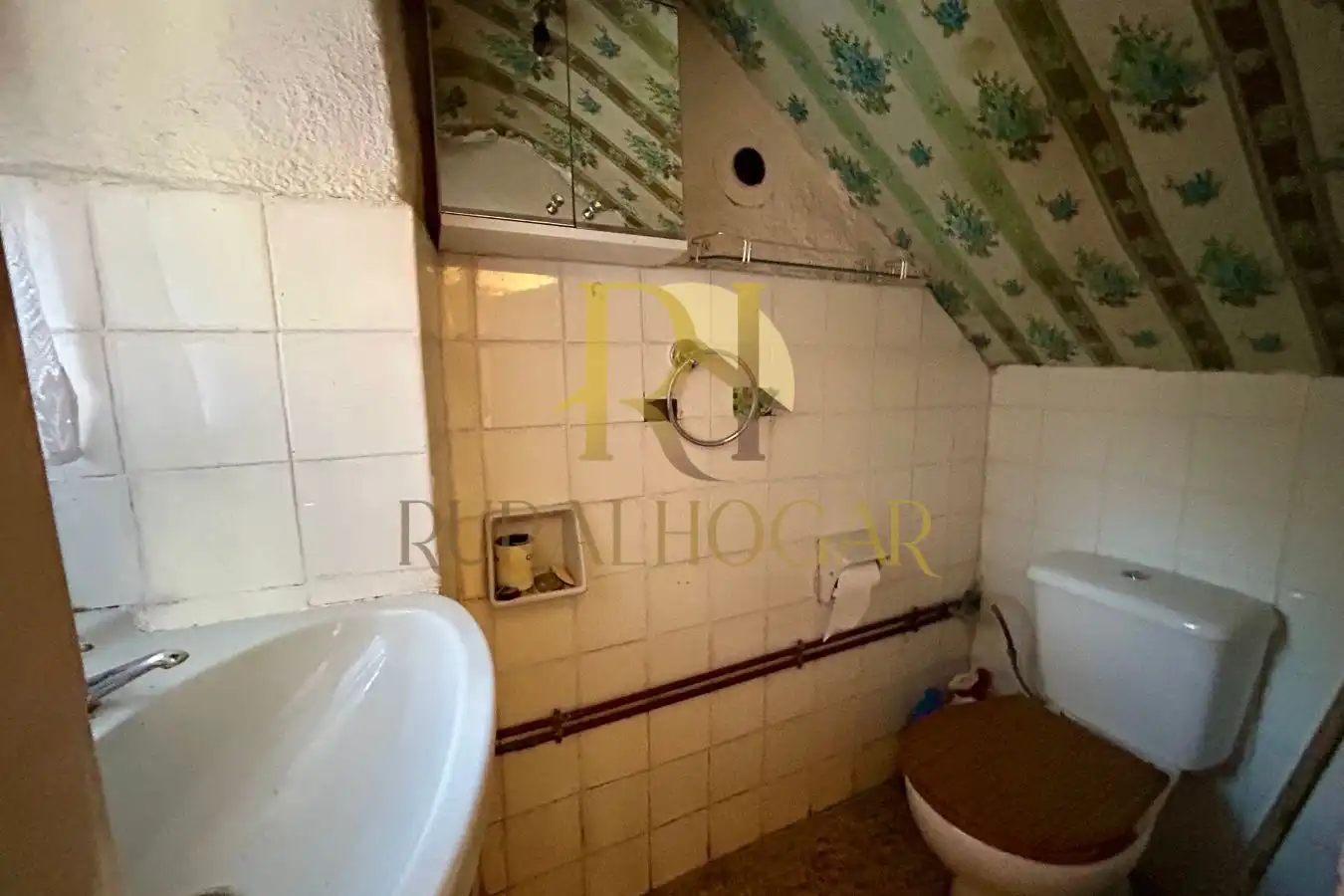 Bathroom of Houses for sale in Cármenes