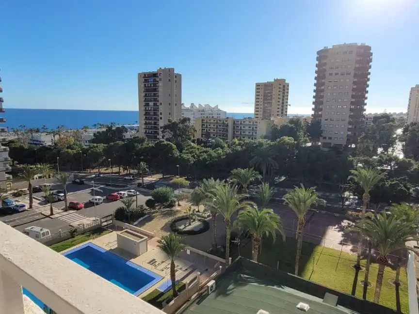Außenansicht von Wohnung zur Miete in Roquetas de Mar mit Klimaanlage, Terrasse und Balkon