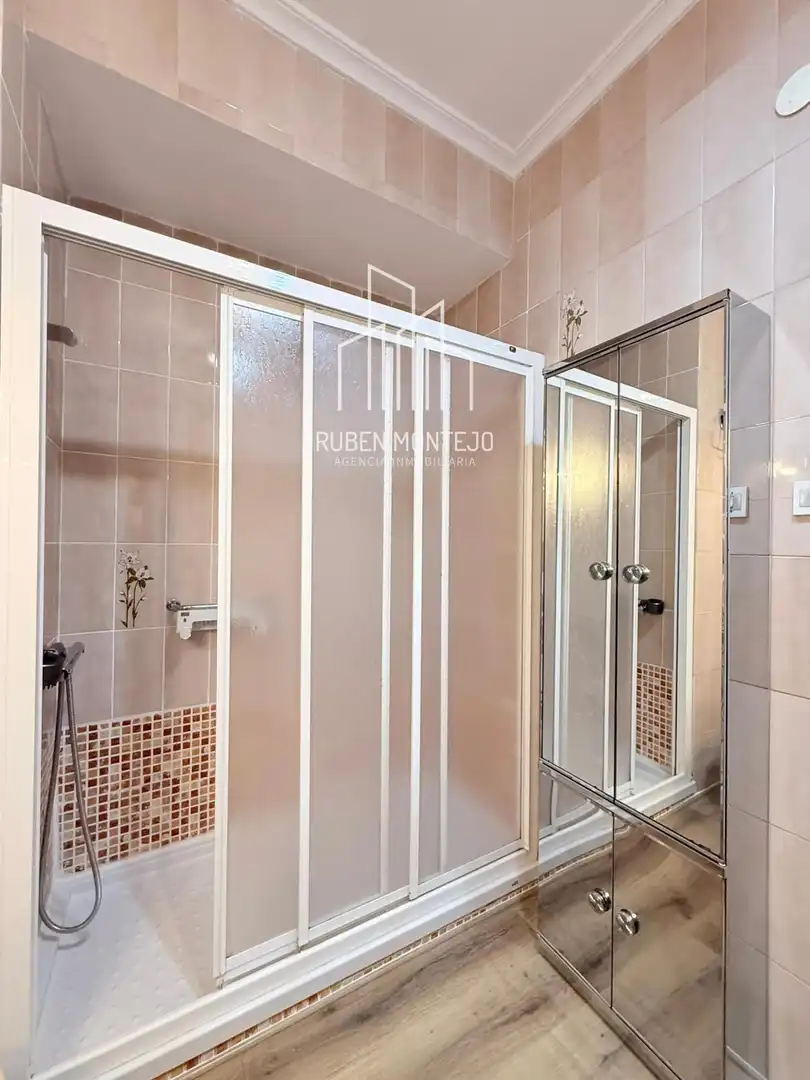 Bathroom of Flat for rent in Salamanca  with Heating, Storage room and Furnished