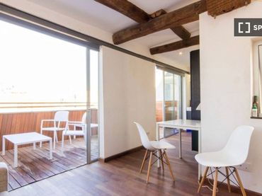 Appartamento con balcone in affitto a Ciutat Vella