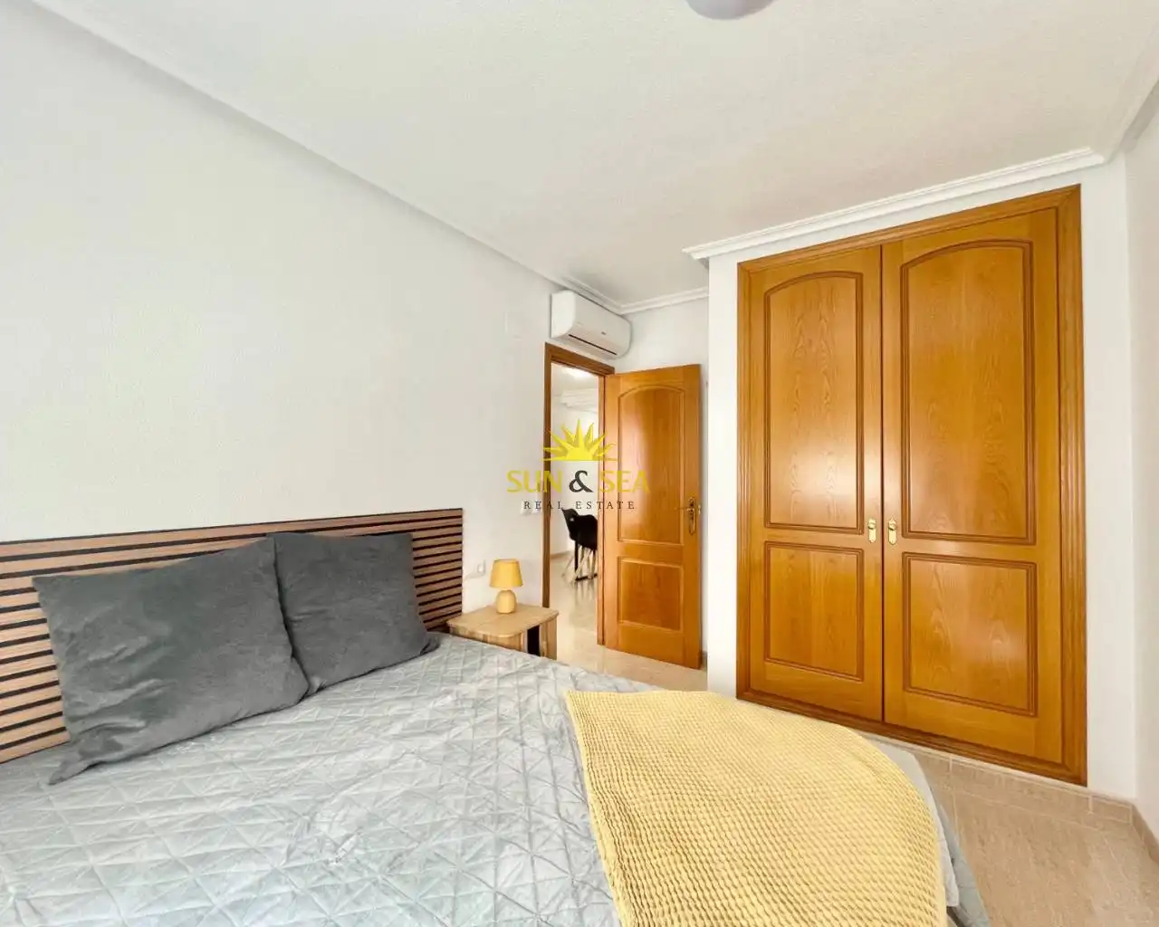 Schlafzimmer von Wohnung zur Miete in Torrevieja mit Klimaanlage, Heizung und Möbliert