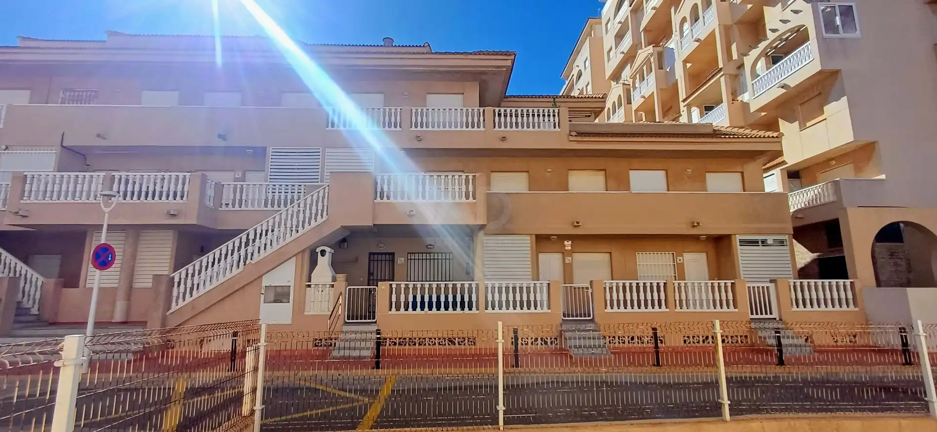 Außenansicht von Maisonette zum Verkauf in La Manga del Mar Menor mit Heizung, Terrasse und Schwimmbad