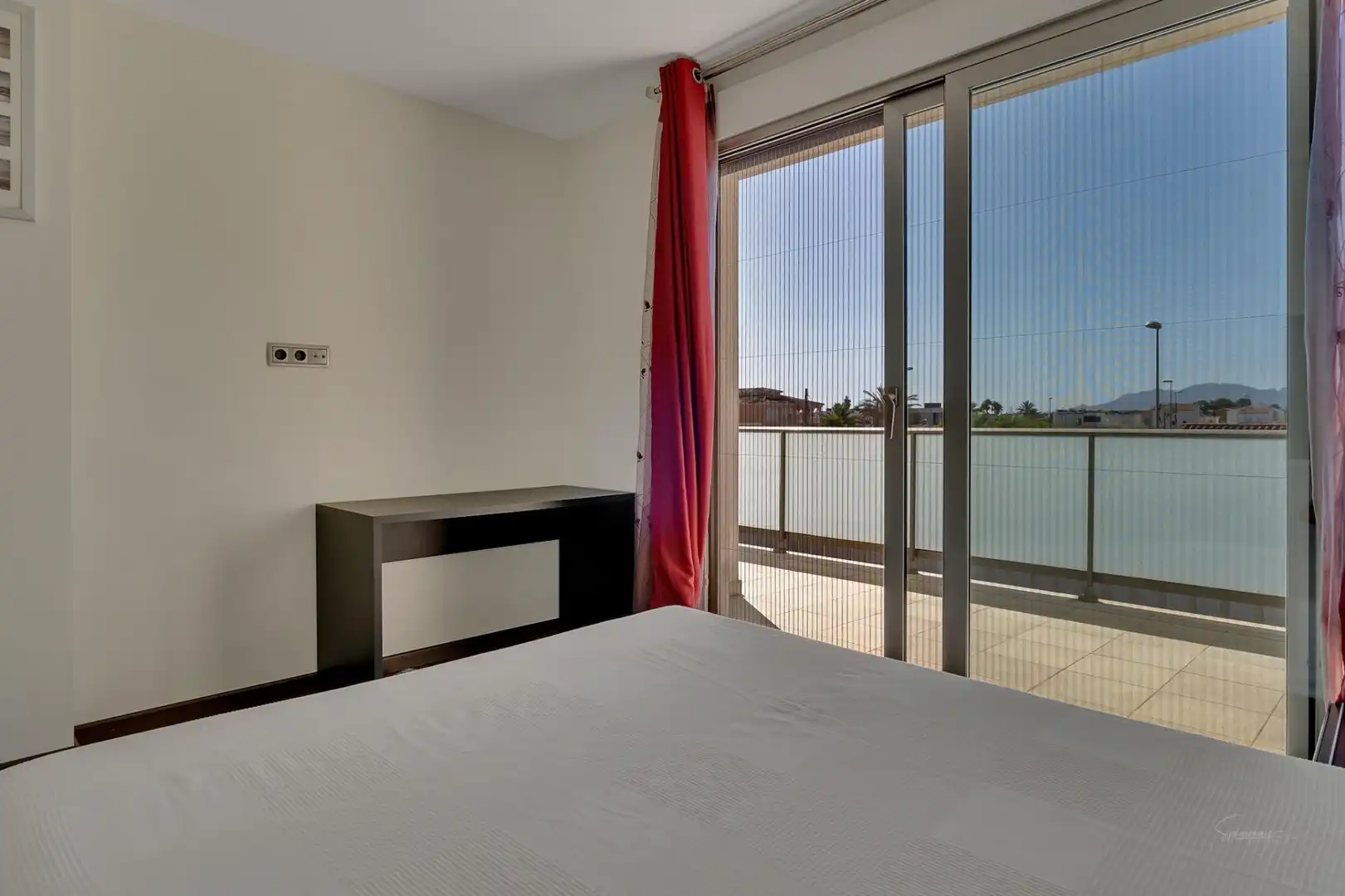 Dormitori de Casa o xalet en venda en Oliva amb Aire condicionat, Jardí privat i Terrassa