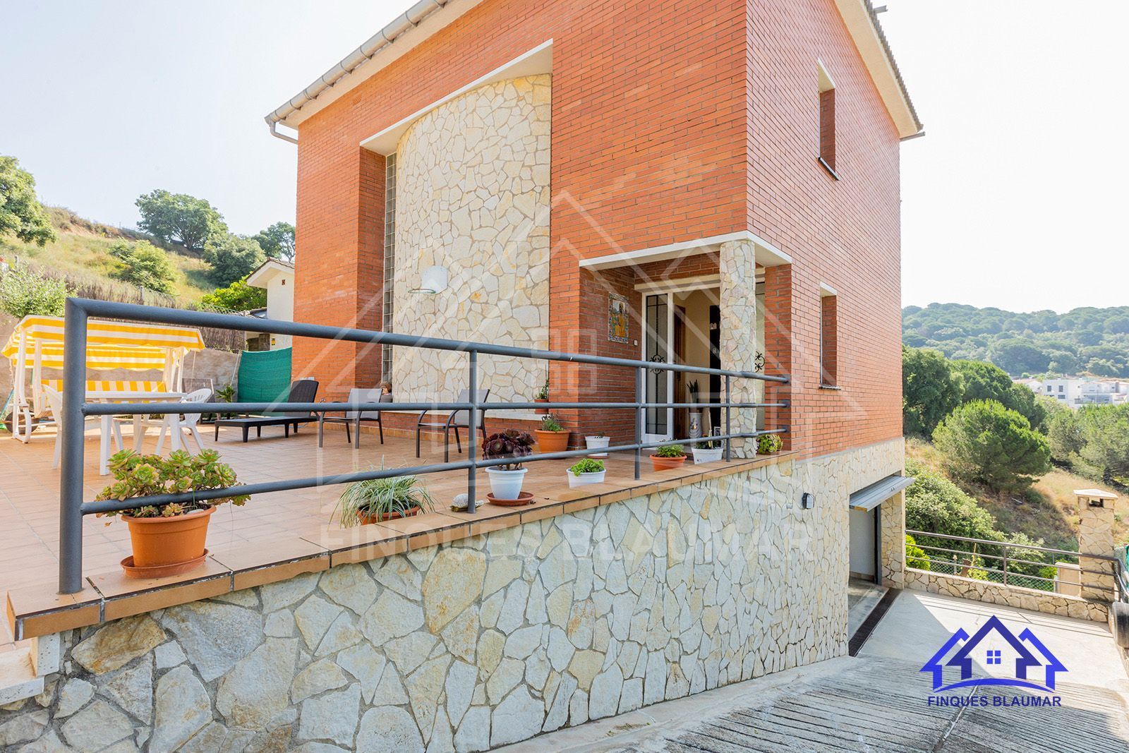 Vista exterior de Casa o xalet en venda en Arenys de Munt amb Calefacció, Jardí privat i Terrassa