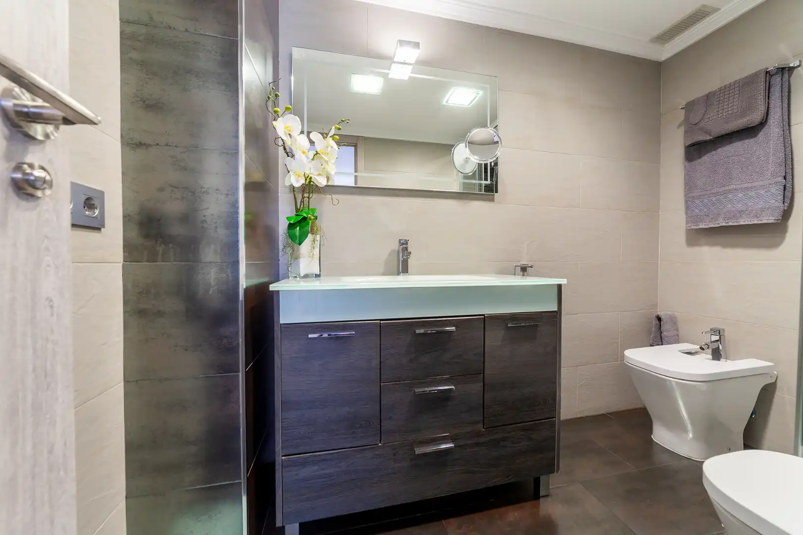 Bathroom of Flat for sale in Manises  with Air Conditioner, Heating and Oven