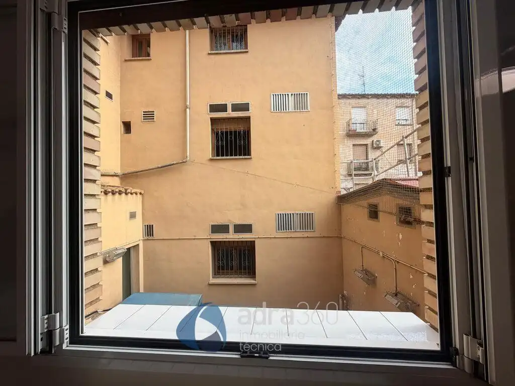 Vista exterior de Piso en venta en  Logroño con Calefacción y Trastero