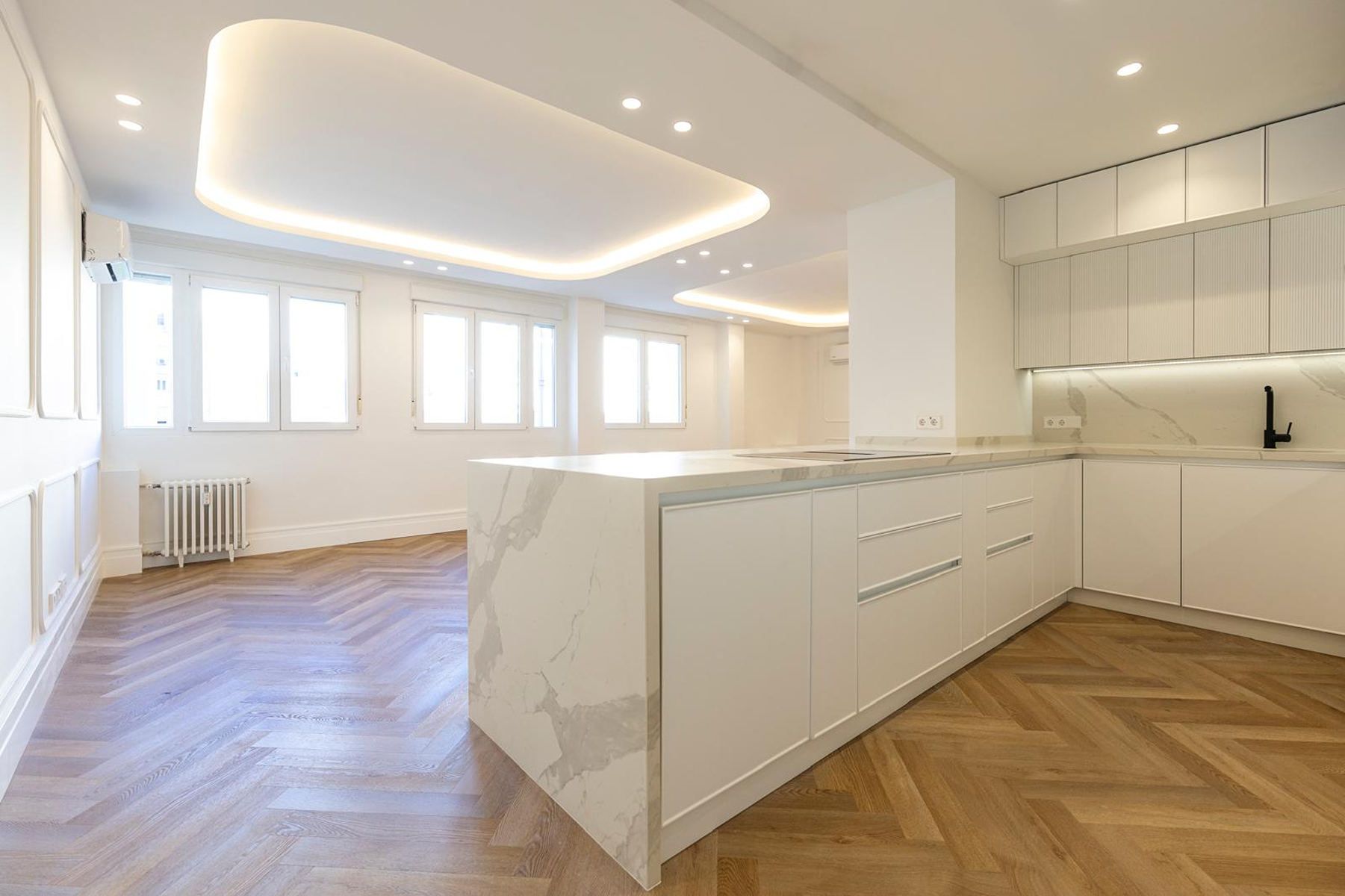 Cuina de Apartament en venda en  Madrid Capital amb Aire condicionat, Calefacció i Terrassa