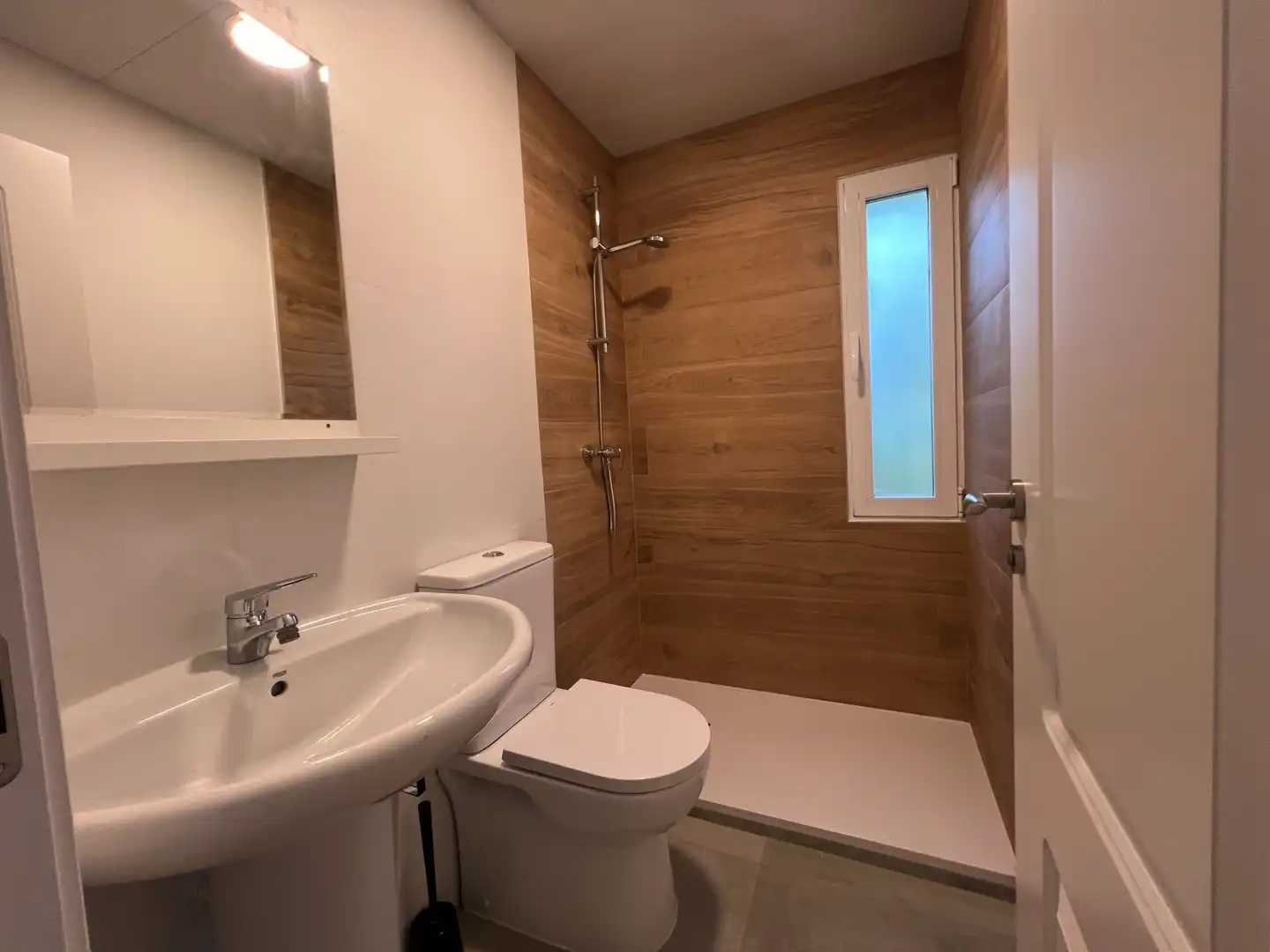 Bany de Casa o xalet per a compartir en Madrid amb Aire condicionat, Calefacció i Jardí privat
