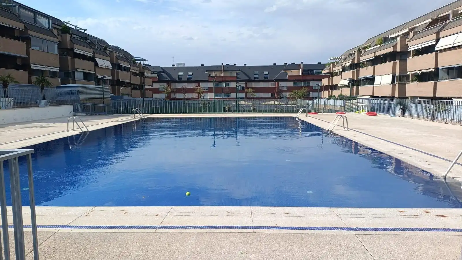 Swimming pool of Flat for rent in Las Rozas de Madrid  with Air Conditioner, Heating and Private garden