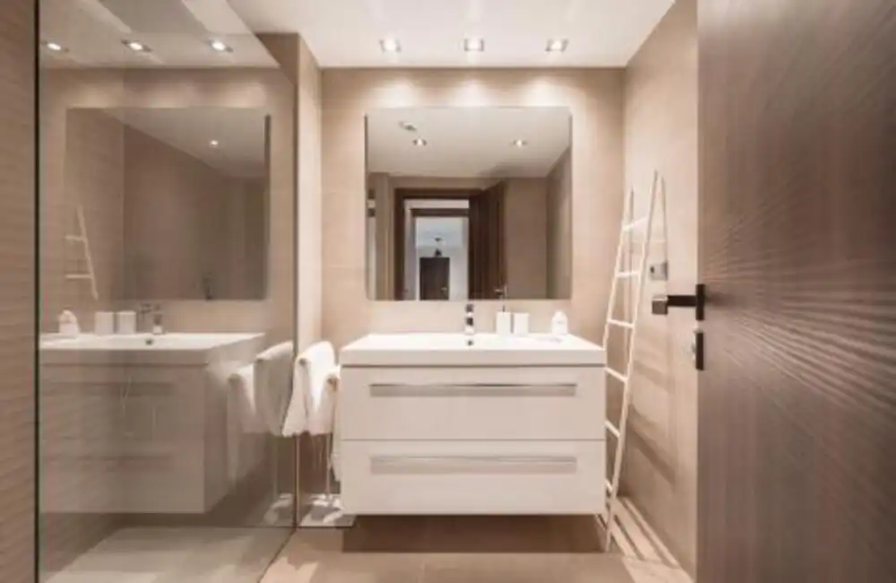 Bathroom of Apartments for rent in Marbella  with Air Conditioner, Terrace and Swimming Pool