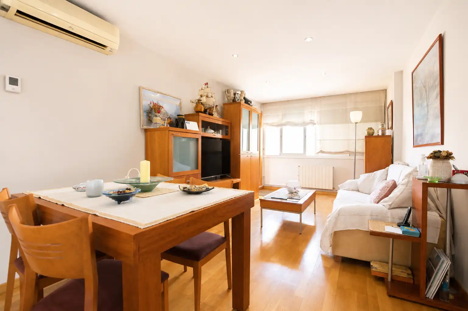 Sala de estar de Ático en venta en Santa Coloma de Gramenet con Aire acondicionado, Calefacción y Terraza