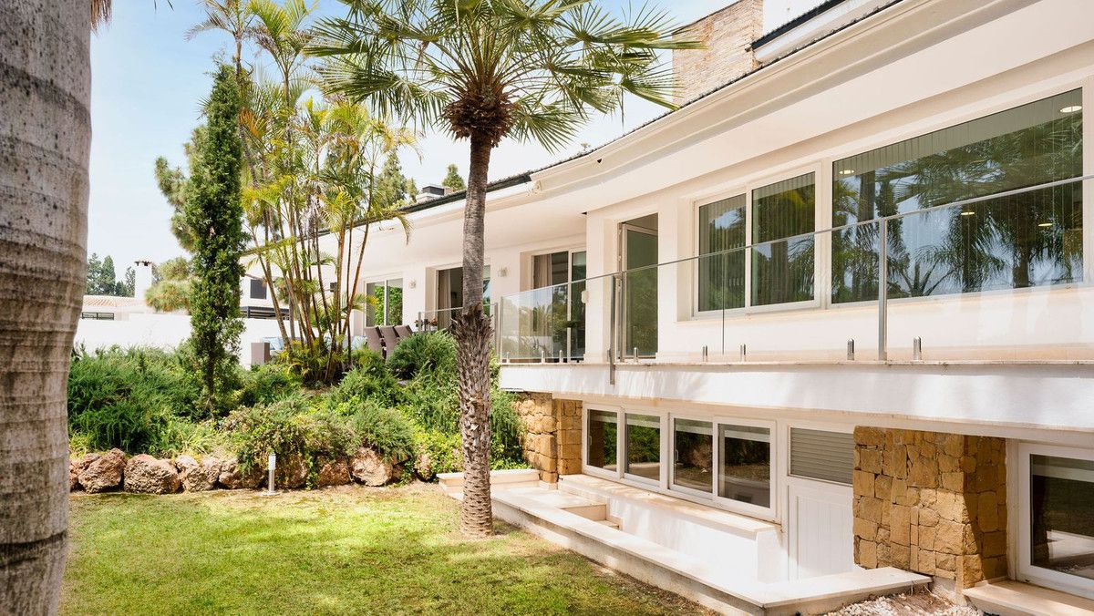 Exterior view of House or chalet for sale in Marbella  with Air Conditioner, Private garden and Terrace