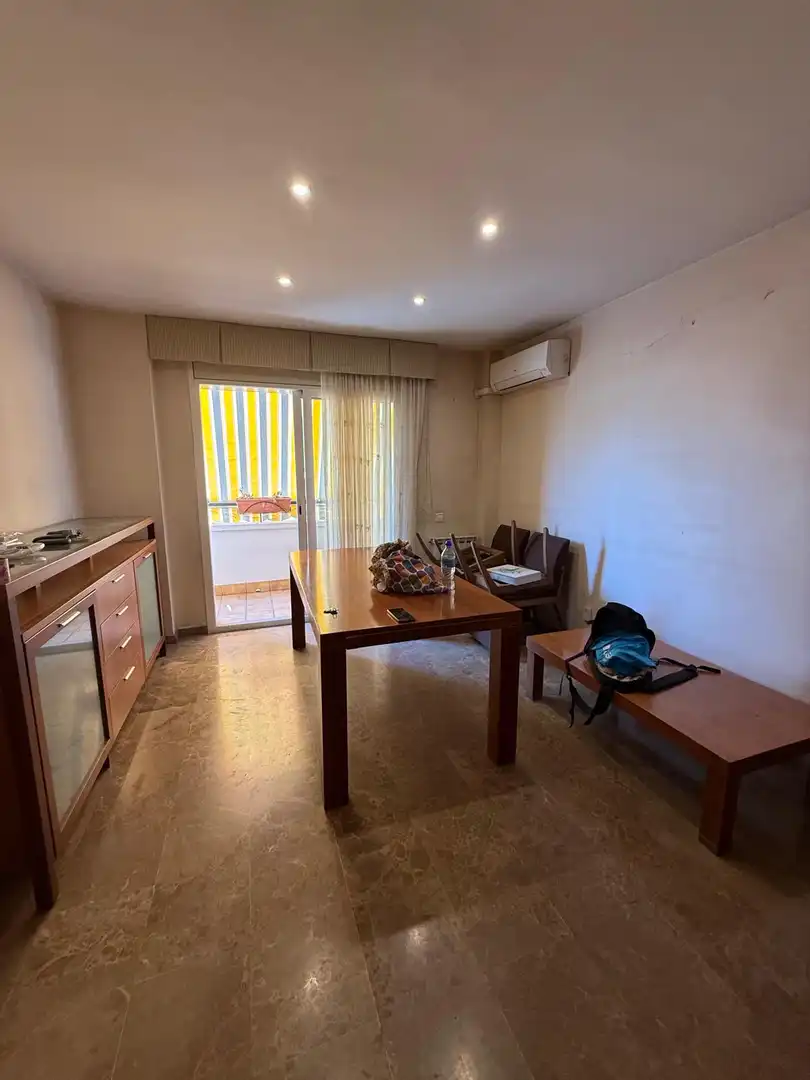 Comedor de Piso en venta en L'Hospitalet de Llobregat con Balcón