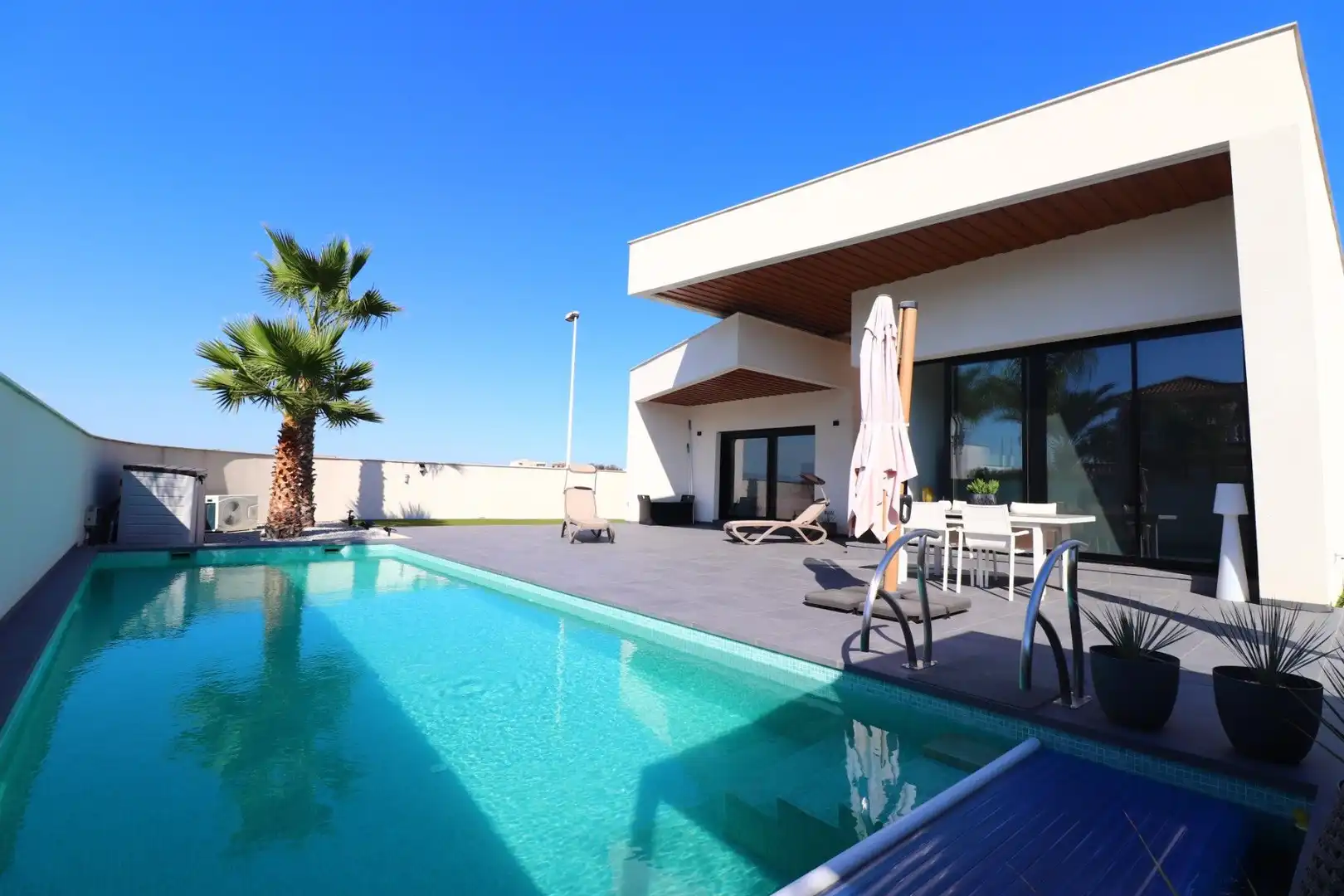 Chalet con piscina en venta en Formentera del Segura