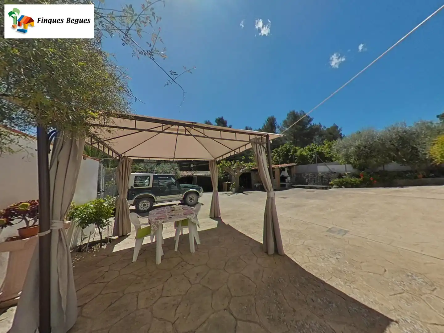 Aparcament de Finca rústica en venda en Begues amb Calefacció, Jardí privat i Moblat