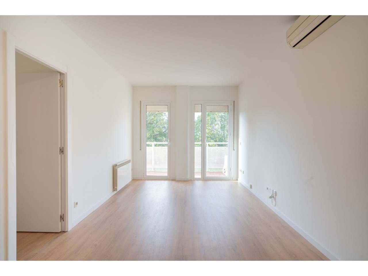 Bedroom of Flat for sale in Vic  with Air Conditioner, Heating and Storage room