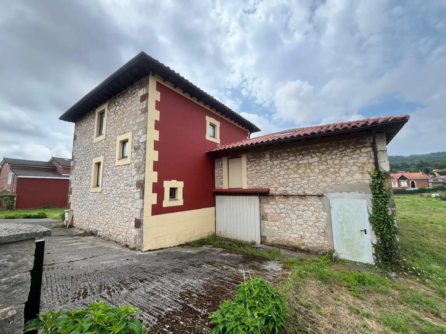 Vista exterior de Casa o xalet en venda en Camargo amb Calefacció, Jardí privat i Traster