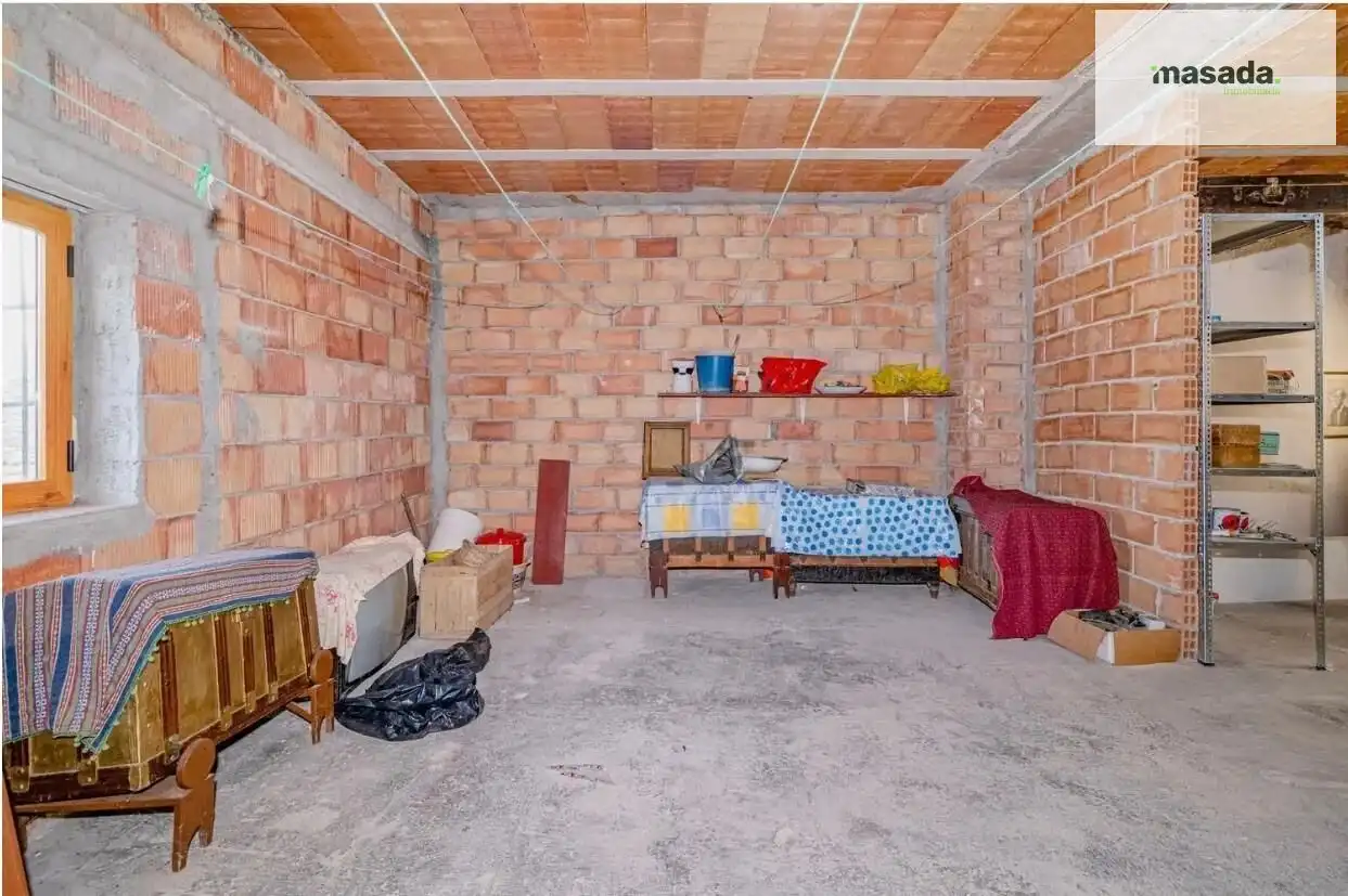 Casa adosada en venta en Montefrío