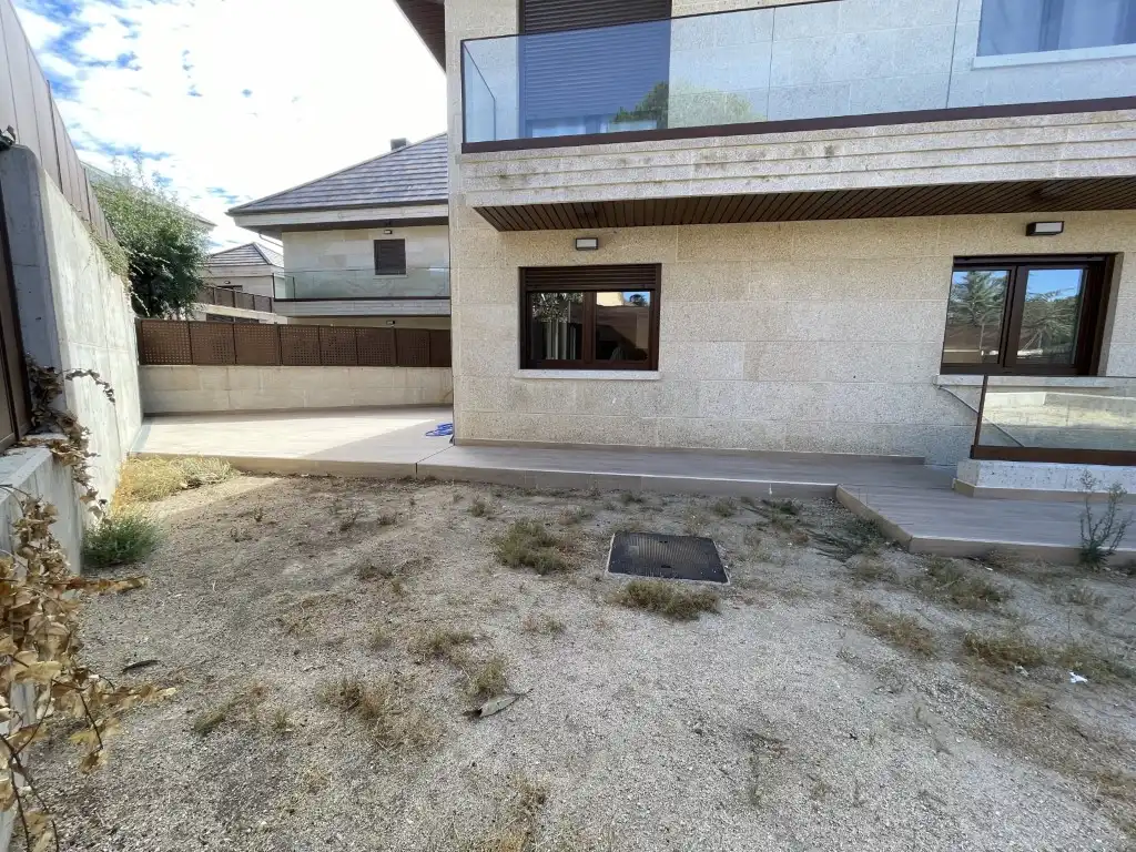 Ground floor for rent in Calle Libertad De La, La Navata