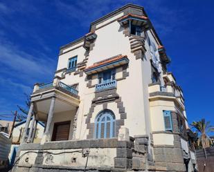 Vista exterior de Casa o xalet en venda en Las Palmas de Gran Canaria amb Terrassa, Piscina i Balcó