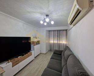 Living room of Flat for sale in  Sevilla Capital  with Air Conditioner
