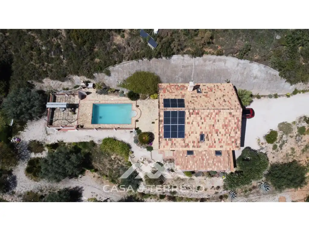 Vista exterior de Casa o xalet en venda en Alcaucín amb Aire condicionat, Terrassa i Piscina