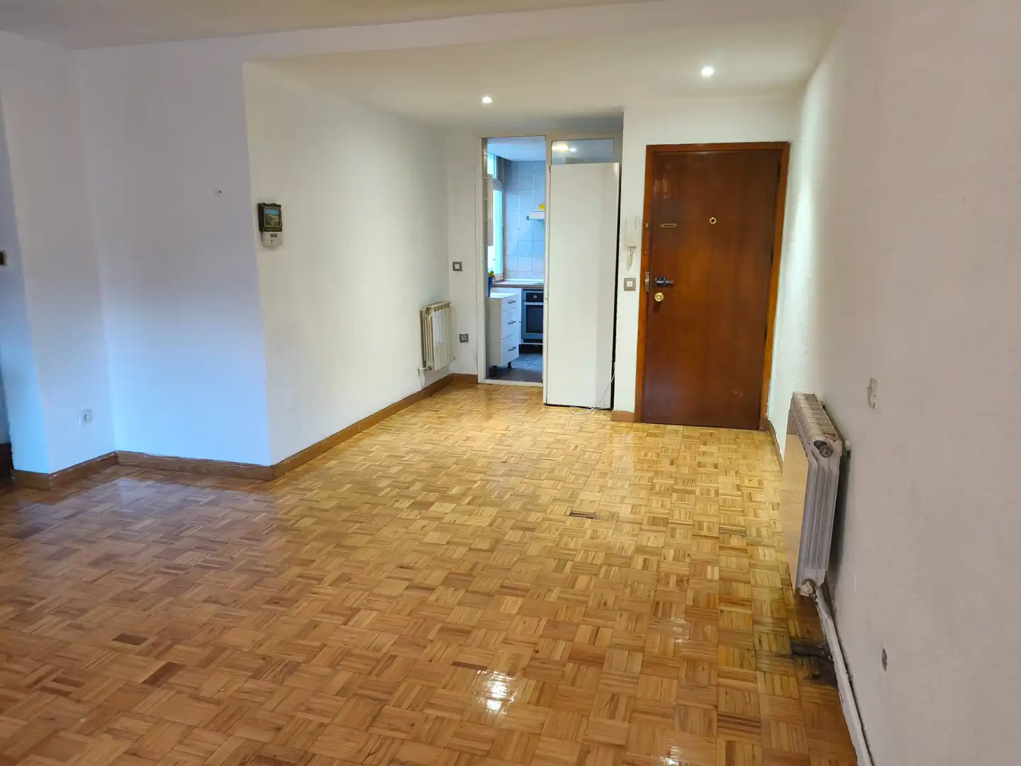 Wohnung zum Verkauf in  Madrid Capital mit Klimaanlage, Heizung und Balkon