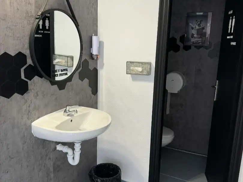 Badezimmer von Geschaftsraum zum Verkauf in Finestrat mit Klimaanlage, Heizung und Terrasse