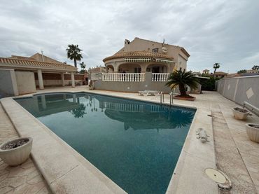 Casa amb piscina en venda a N/A