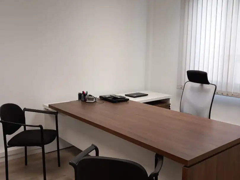 Oficina de lloguer en Mollerussa amb Aire condicionat, Calefacció i Moblat