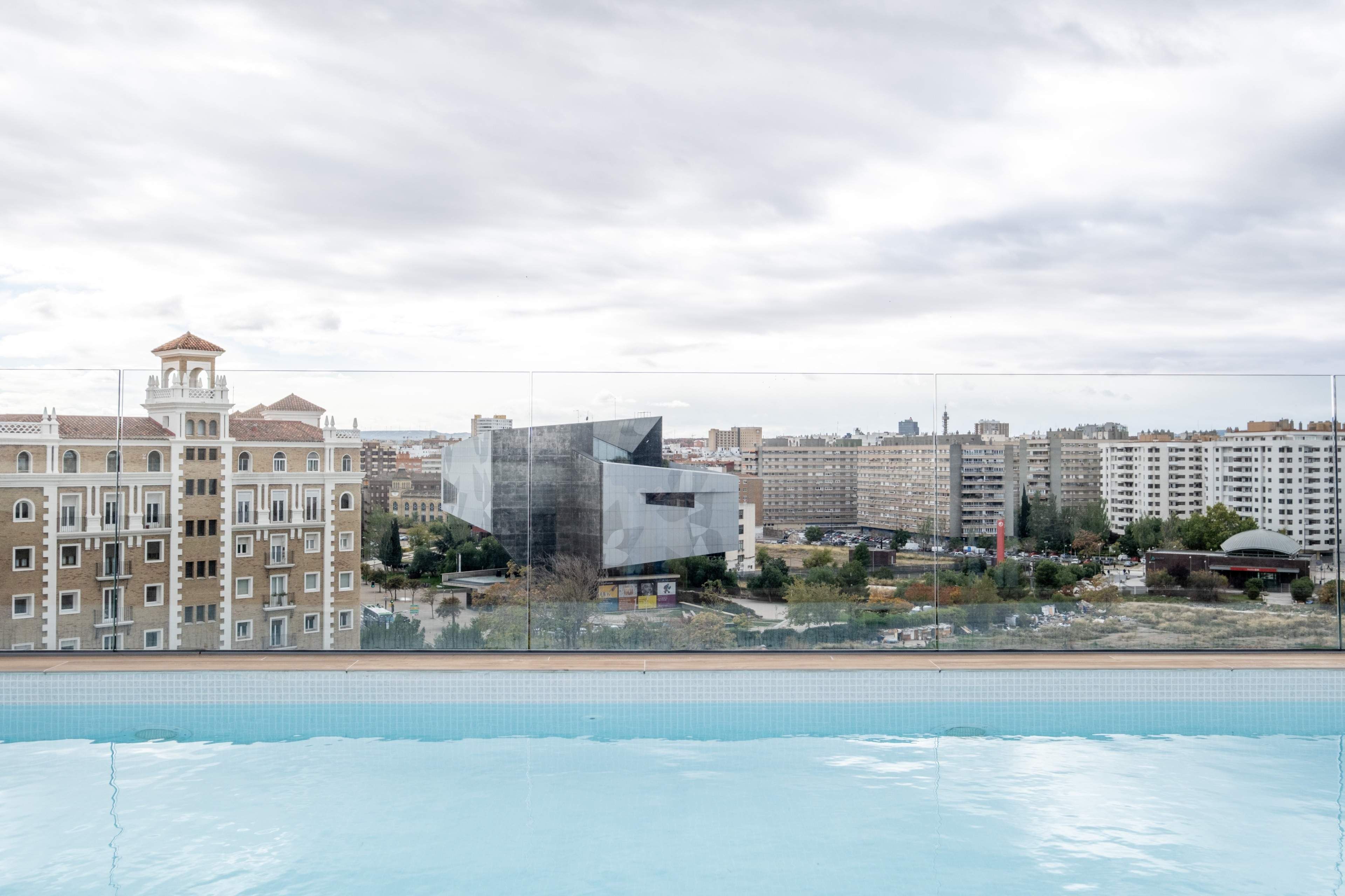 Piscina de Pis de lloguer en  Zaragoza Capital amb Aire condicionat, Terrassa i Traster