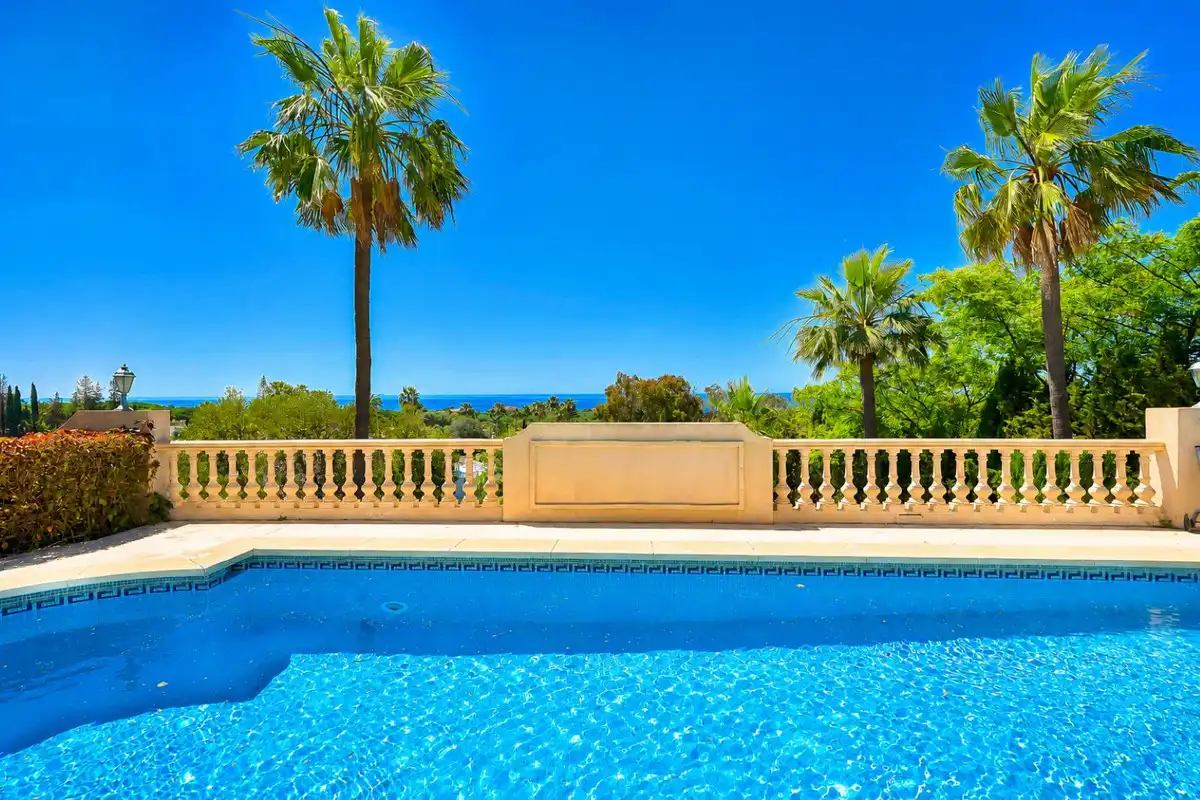 Piscina de Casa o chalet en venta en Marbella con Aire acondicionado, Calefacción y Jardín privado
