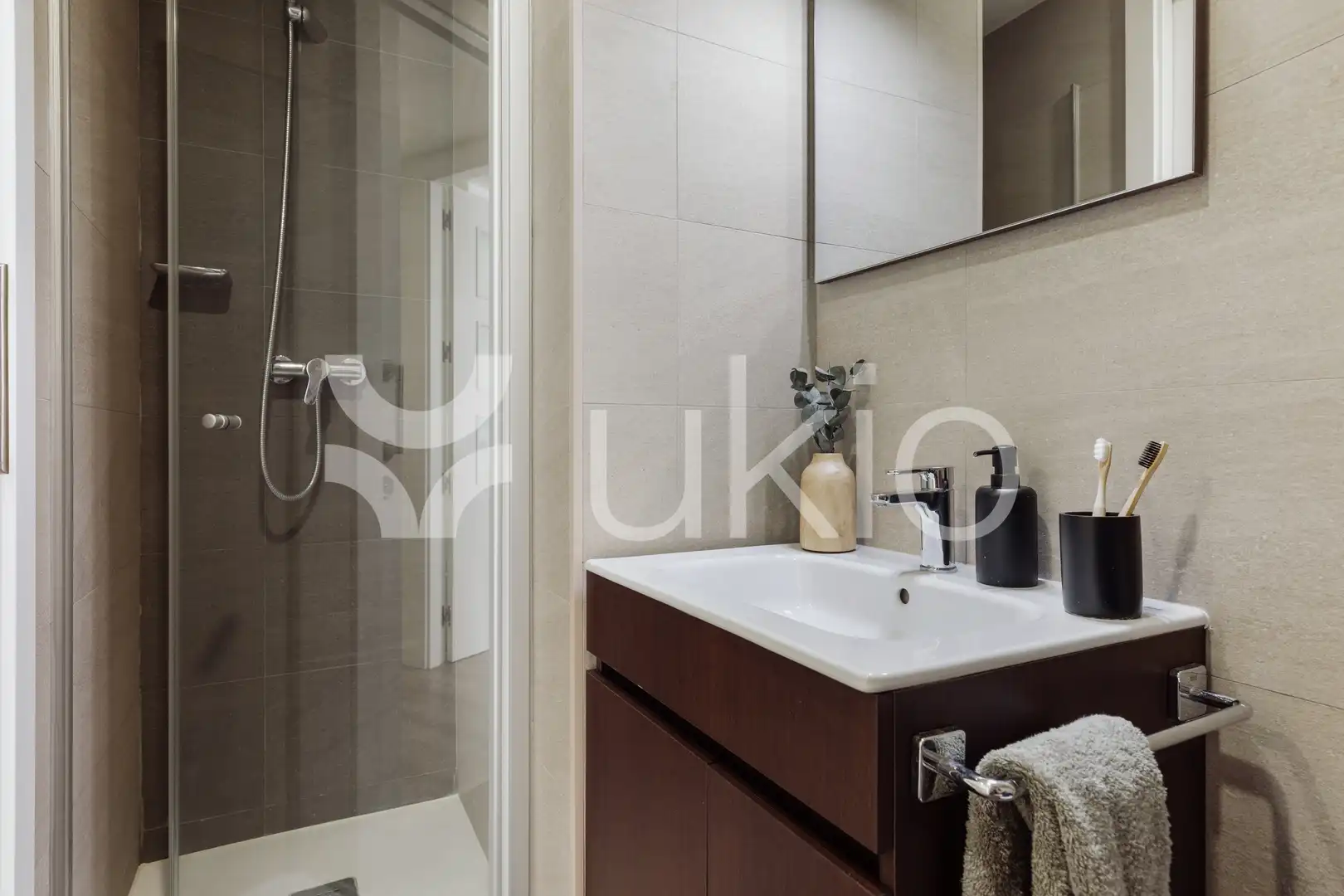 Bathroom of Apartments for rent in Barcelona  with Air Conditioner, Heating and Parquet flooring