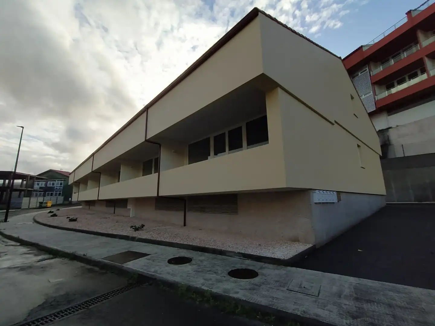 Vista exterior de Casa adosada en venda en Corcubión amb Terrassa i Traster