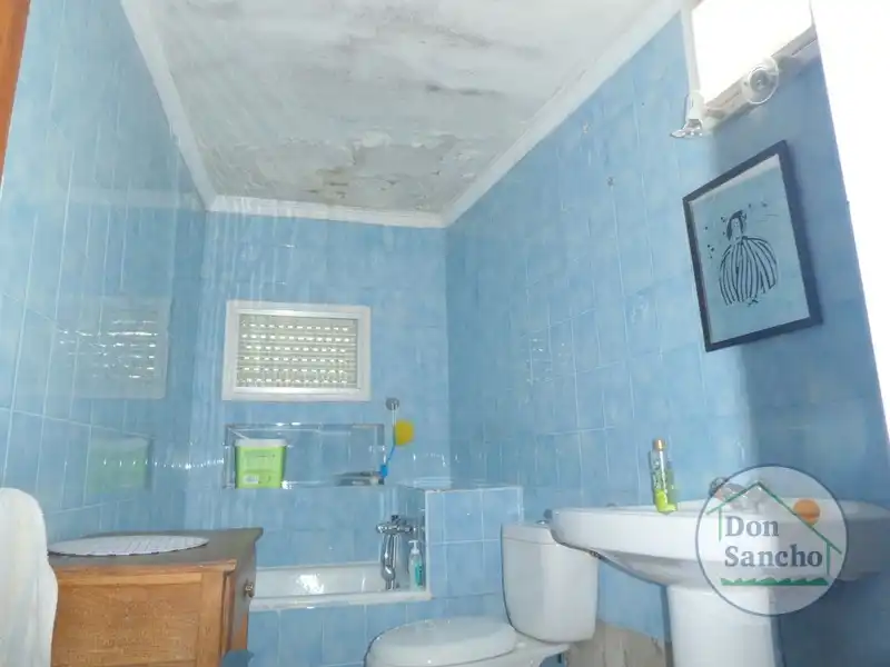 Bathroom of Houses for sale in Olivares de Duero