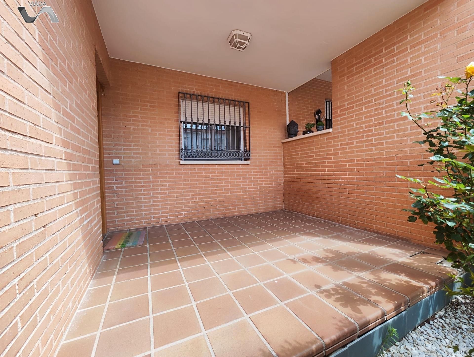 Vista exterior de Casa o xalet en venda en Argamasilla de Calatrava amb Aire condicionat, Calefacció i Jardí privat