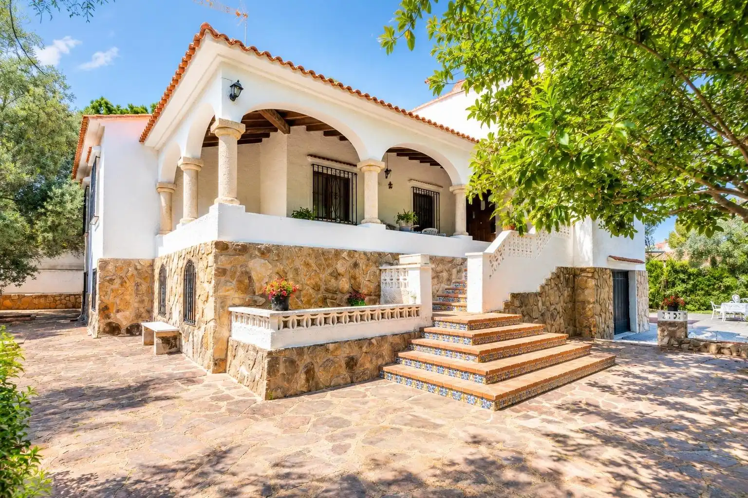 Detached house with pool for sale in Camino AMPLE