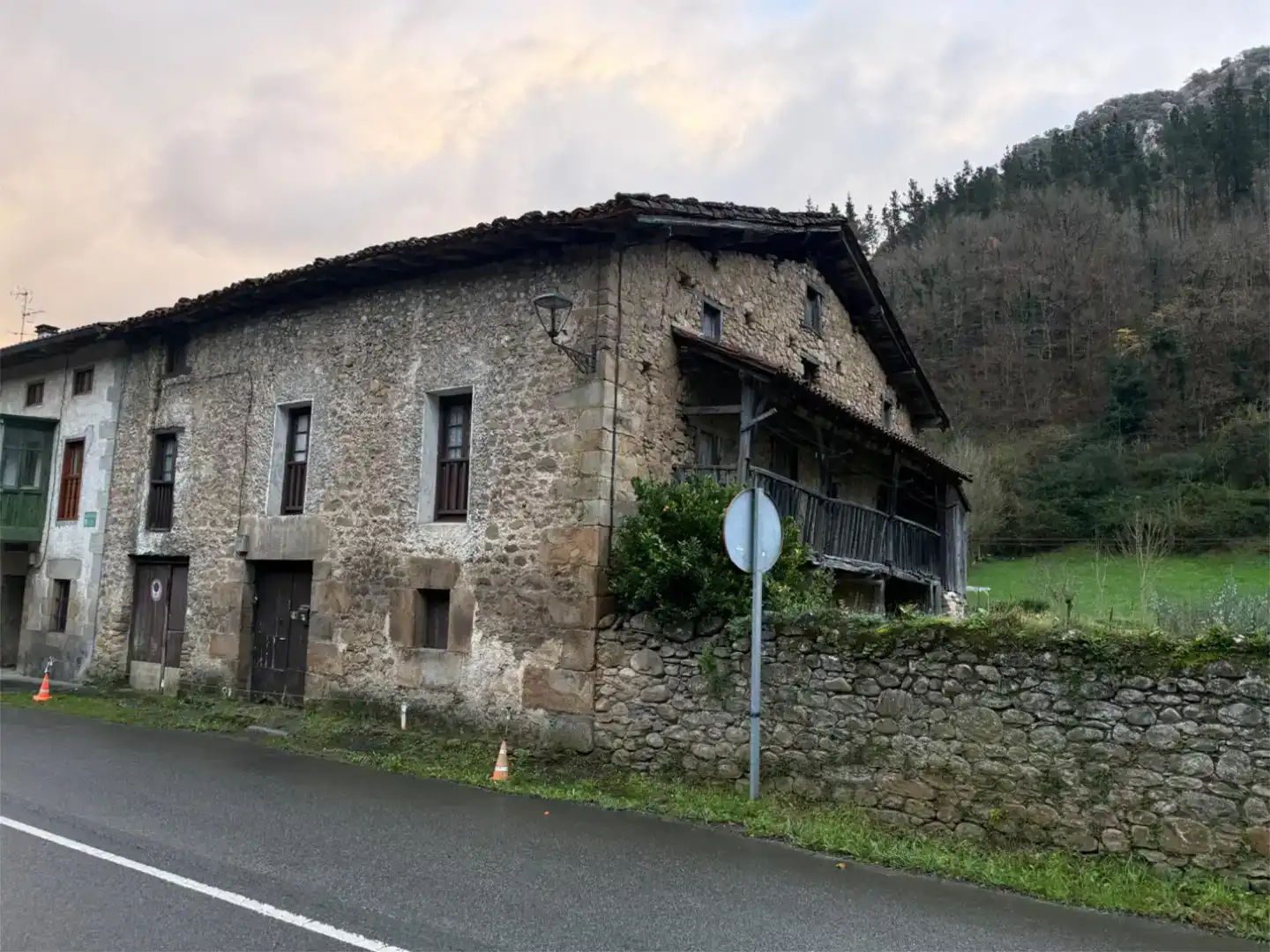 Vista exterior de Finca rústica en venda en Ataun amb Balcó