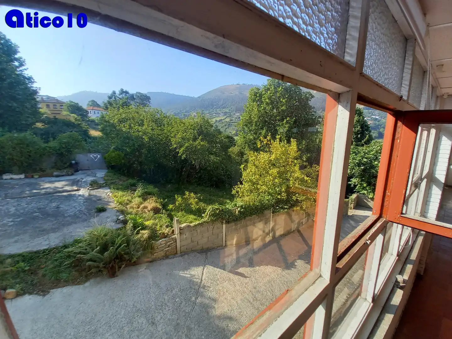 Außenansicht von Einfamilien-Reihenhaus zum Verkauf in Oviedo  mit Heizung, Privatgarten und Parkett