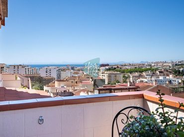 Penthouse mit Aufzug zum Verkauf in Estepona Pueblo