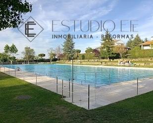 Swimming pool of Residential for sale in Santa Marta de Tormes