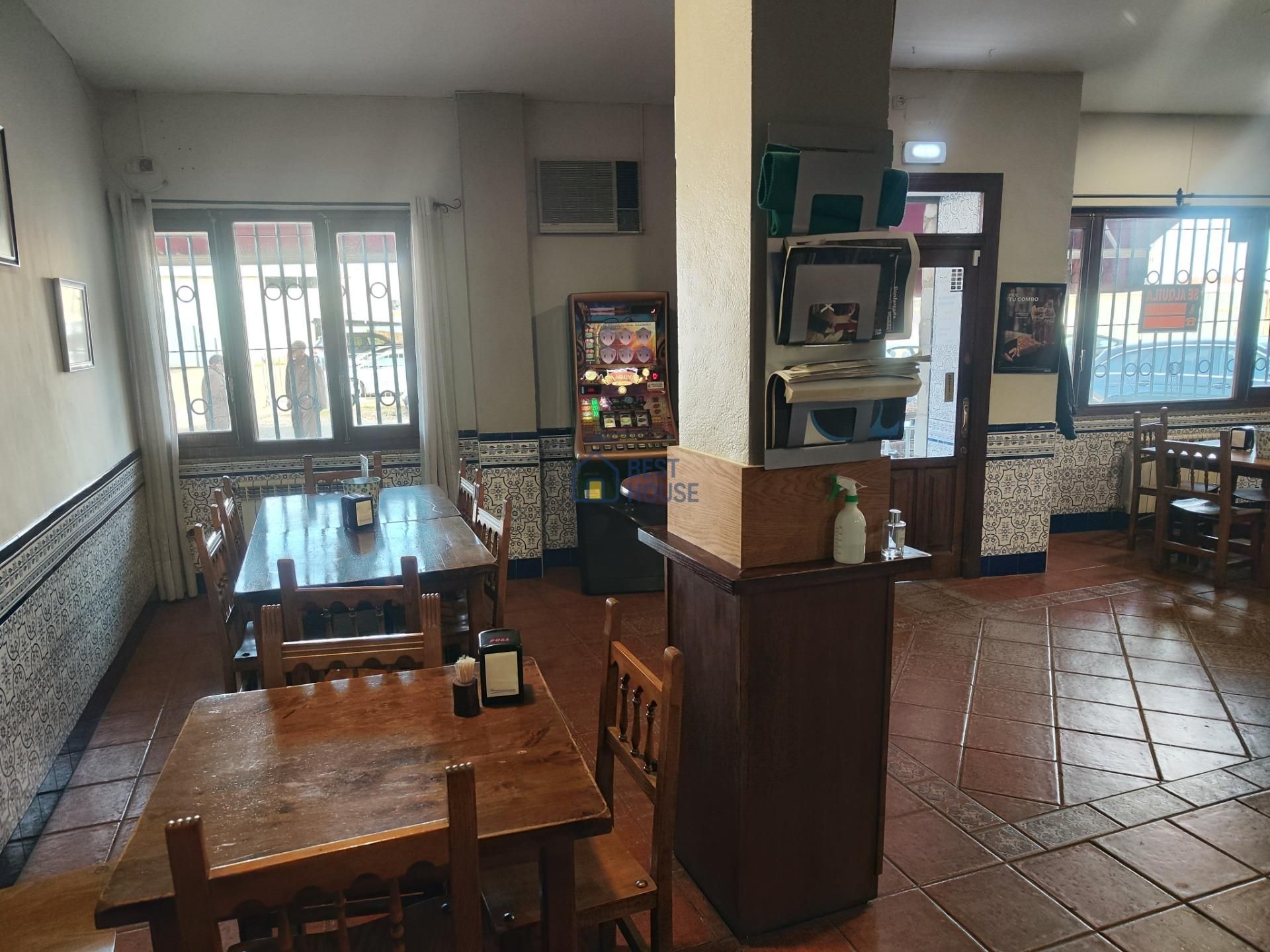 Premises for rent in Villaturiel  with Furnished