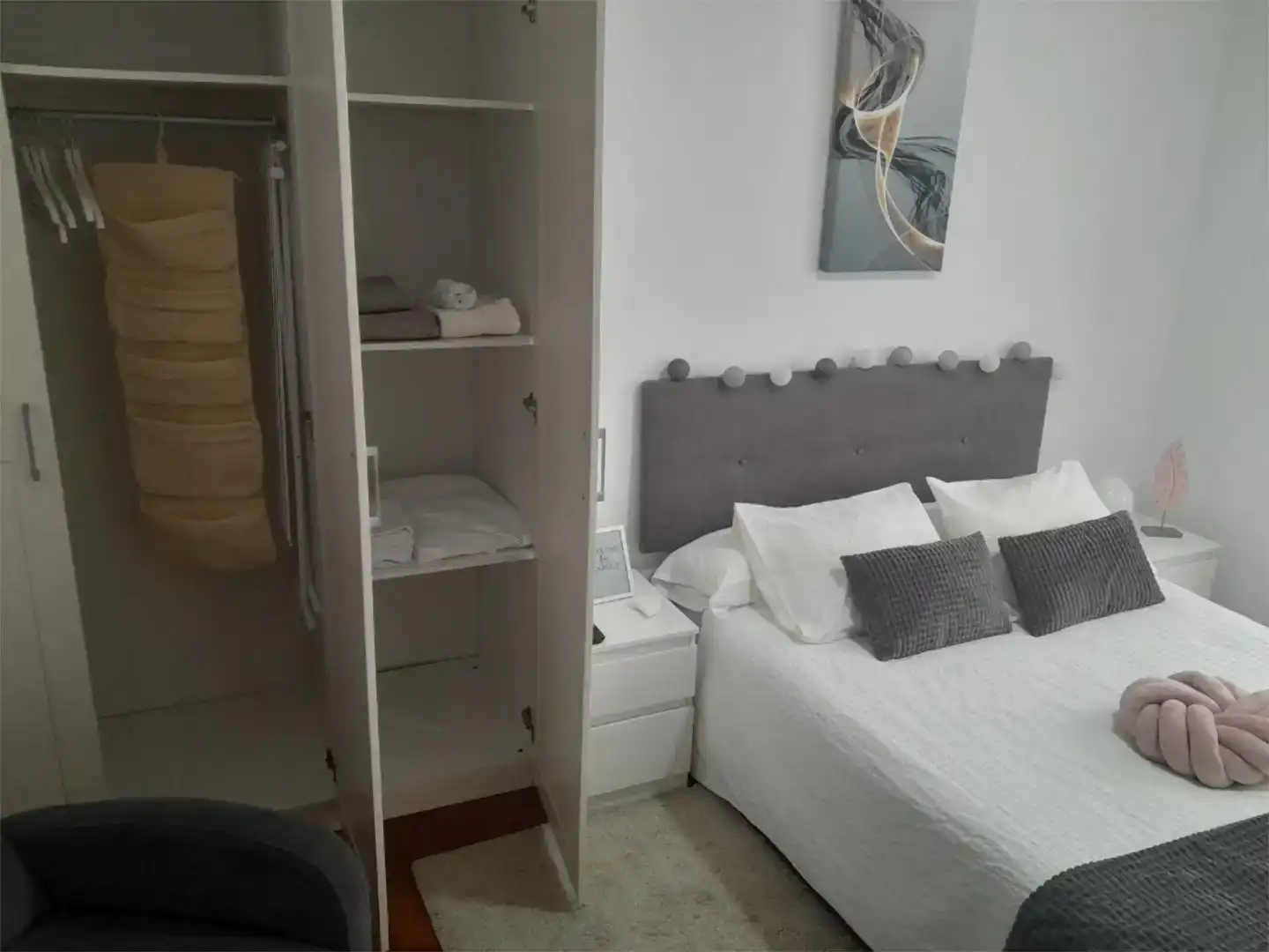 Dormitori de Apartament per a compartir en A Coruña Capital  amb Parquet, Moblat i Forn