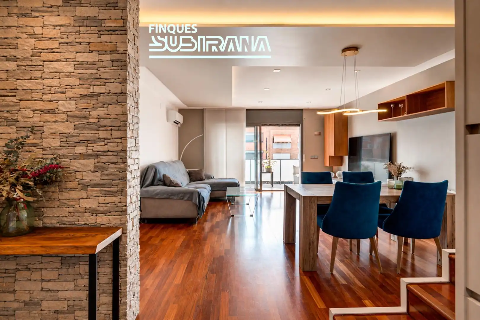 Sala de estar de Casa o chalet en venta en Vilanova del Camí con Aire acondicionado, Calefacción y Jardín privado