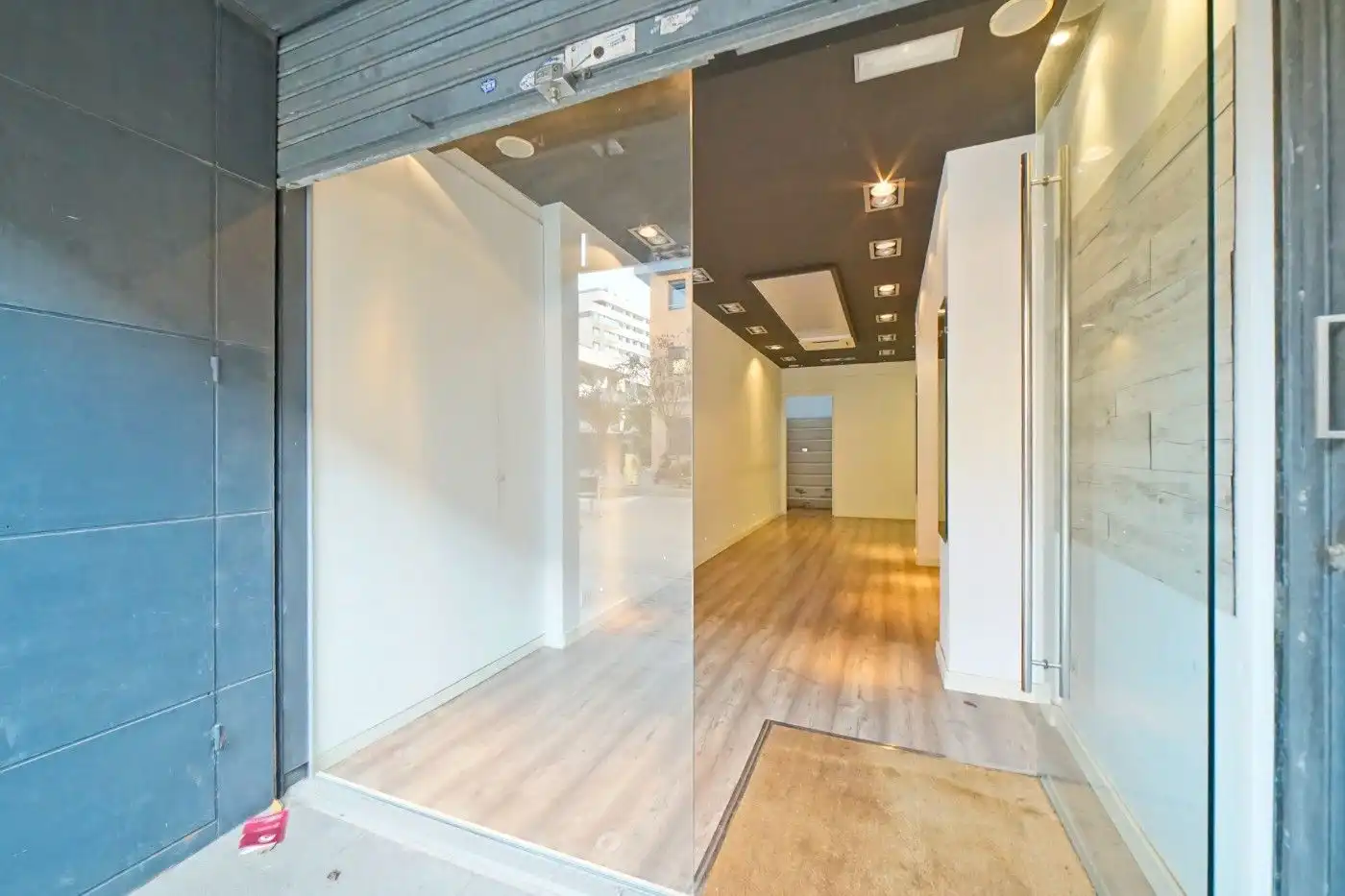 Business premises to rent in Carrer de Damià Campeny 5